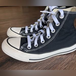 Women’s High-top black converse size 5